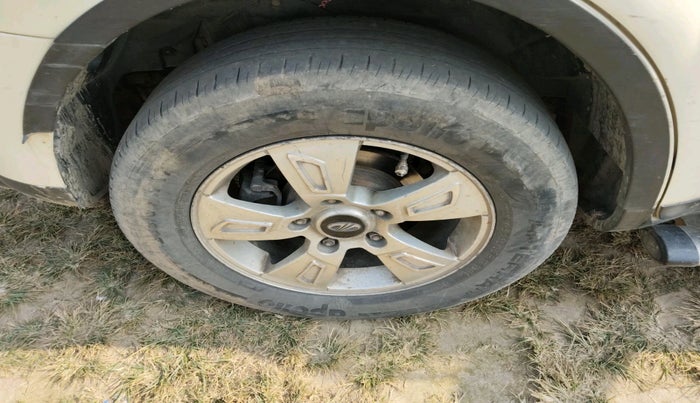 2012 Mahindra XUV500 W8 AWD, Diesel, Manual, 1,02,298 km, tyre