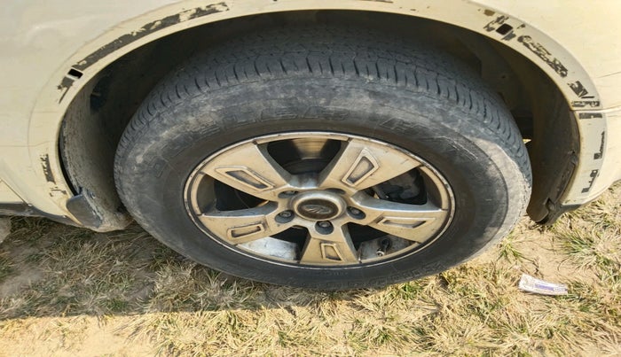 2012 Mahindra XUV500 W8 AWD, Diesel, Manual, 1,02,298 km, tyre