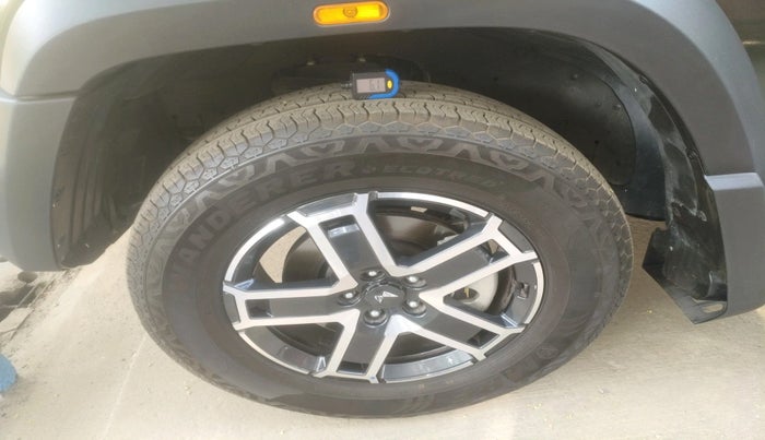 2025 Mahindra Thar Roxx MX5 Petrol AT 2WD , Petrol, Automatic, 2,564 km, tyre