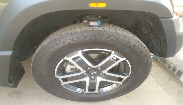 2025 Mahindra Thar Roxx MX5 Petrol AT 2WD , Petrol, Automatic, 2,564 km, tyre