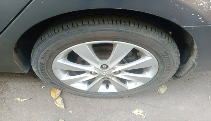 2011 Hyundai Verna FLUIDIC 1.6 VTVT SX, Petrol, Manual, 71,460 km, tyre