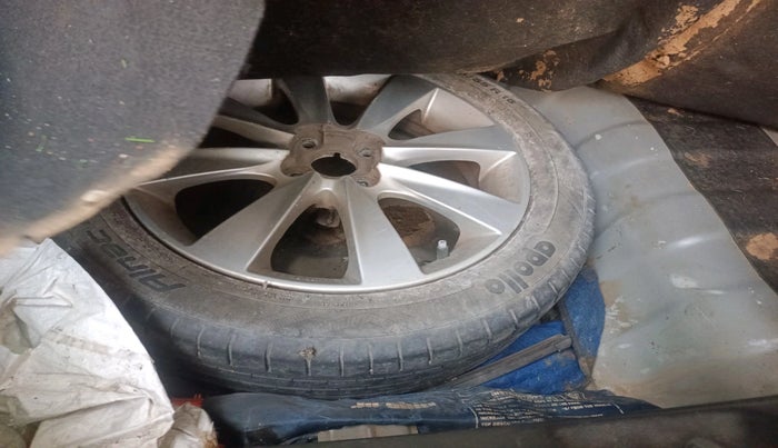 2011 Hyundai Verna FLUIDIC 1.6 VTVT SX, Petrol, Manual, 71,460 km, tyre