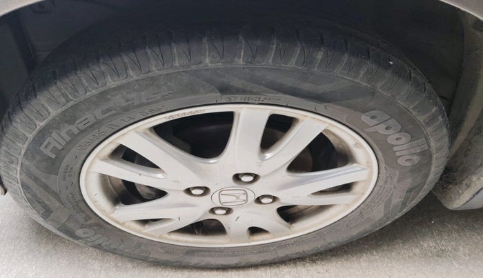 2015 Honda Brio VX AT, Petrol, Automatic, 30,380 km, tyre