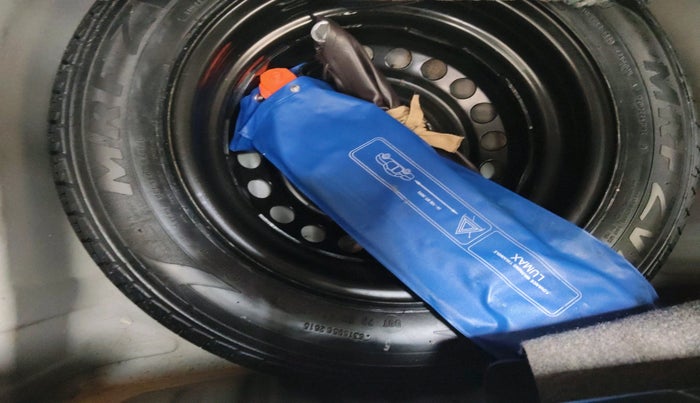 2015 Honda Brio VX AT, Petrol, Automatic, 30,380 km, tyre