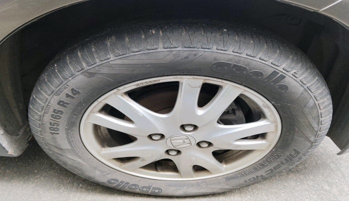 2015 Honda Brio VX AT, Petrol, Automatic, 30,380 km, tyre