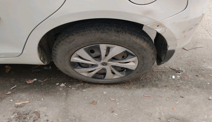 2016 Maruti Swift VXI, Petrol, Manual, 60,706 km, tyre