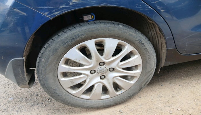 2015 Maruti Baleno ZETA PETROL 1.2, Petrol, Manual, 1,17,702 km, tyre