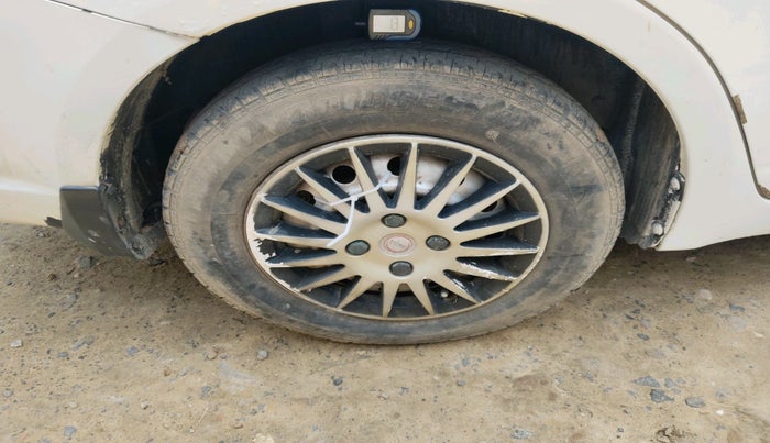 2016 Maruti Swift Dzire TOUR DIESEL, Diesel, Manual, 2,59,103 km, tyre