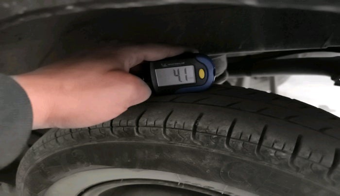 2018 Maruti Alto 800 LXI CNG, Petrol, Manual, 1,02,697 km, tyre