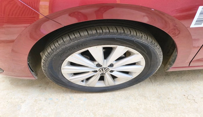 2023 Volkswagen VIRTUS HIGHLINE TSI 1.0 MT, Petrol, Manual, 16,716 km, tyre