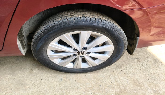 2023 Volkswagen VIRTUS HIGHLINE TSI 1.0 MT, Petrol, Manual, 16,716 km, tyre