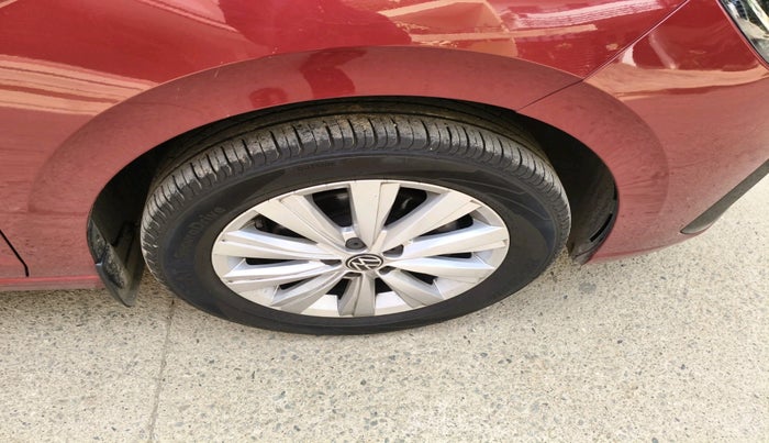 2023 Volkswagen VIRTUS HIGHLINE TSI 1.0 MT, Petrol, Manual, 16,716 km, tyre