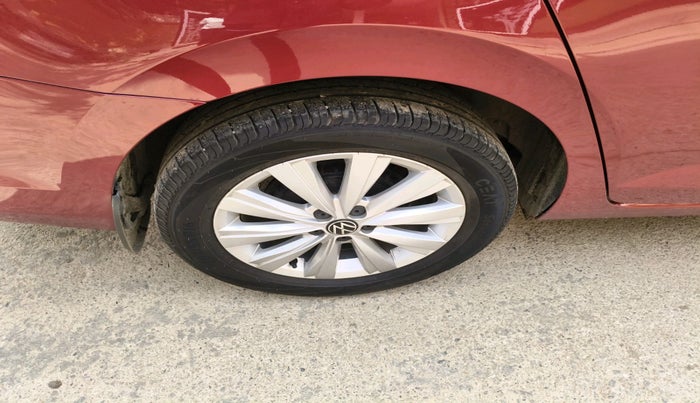 2023 Volkswagen VIRTUS HIGHLINE TSI 1.0 MT, Petrol, Manual, 16,716 km, tyre