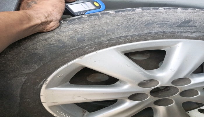 2012 Toyota Corolla Altis G PETROL, Petrol, Manual, 91,336 km, tyre