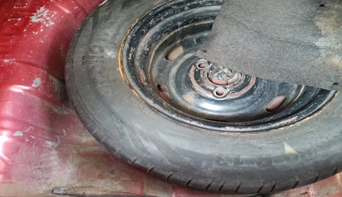 2016 Renault Kwid RXT 0.8, Petrol, Manual, 1,69,233 km, tyre