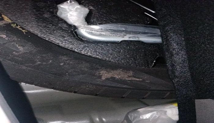 2020 Mahindra XUV300 W6 1.2 PETROL, Petrol, Manual, 39,393 km, tyre