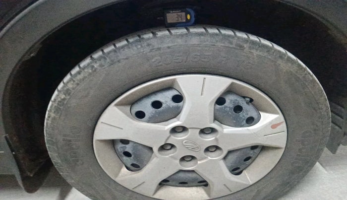 2020 Mahindra XUV300 W6 1.2 PETROL, Petrol, Manual, 39,393 km, tyre