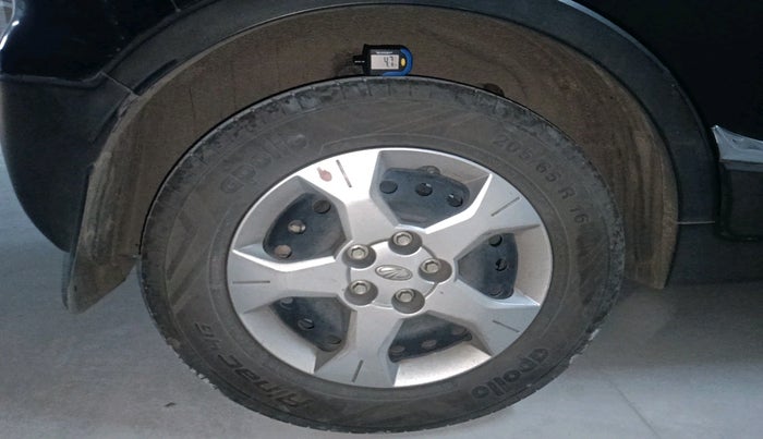 2020 Mahindra XUV300 W6 1.2 PETROL, Petrol, Manual, 39,393 km, tyre