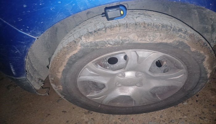 2014 Ford Ecosport AMBIENTE 1.5L DIESEL, Diesel, Manual, 1,11,874 km, tyre