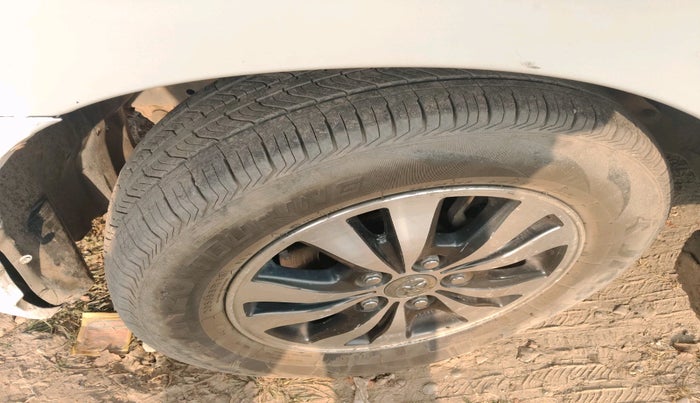 2015 Toyota Innova 2.5 VX 8 STR, Diesel, Manual, 53,886 km, tyre