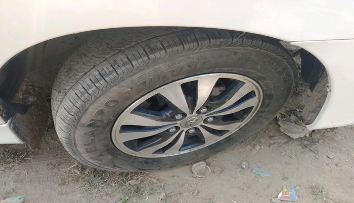 2015 Toyota Innova 2.5 VX 8 STR, Diesel, Manual, 53,886 km, tyre