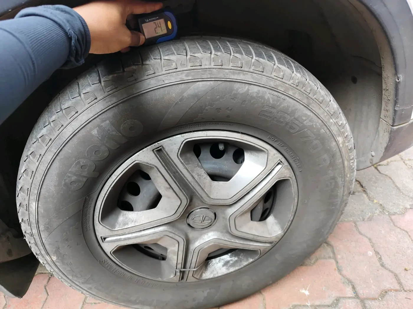 2020 Tata Harrier XMA 2.0L KRYOTEC, Diesel, Automatic, 68,234 km, tyre