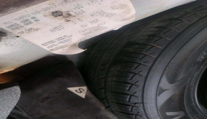 2018 Volkswagen Ameo HIGHLINE PLUS 1.5L 16 ALLOY, Diesel, Manual, 2,28,347 km, tyre