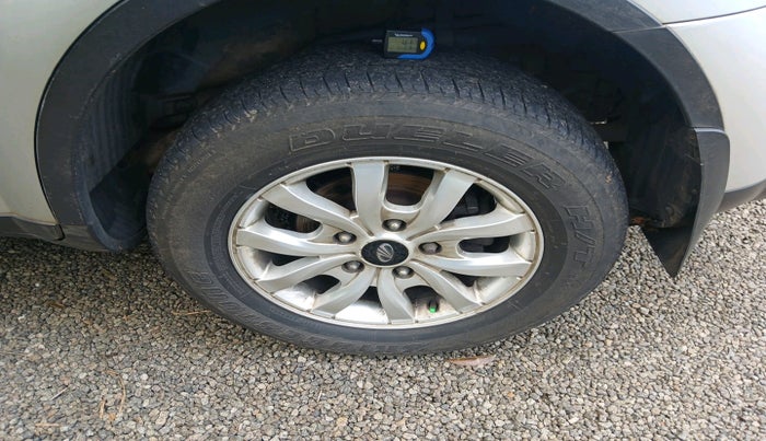 2017 Mahindra XUV500 W10, Diesel, Manual, 1,22,279 km, tyre