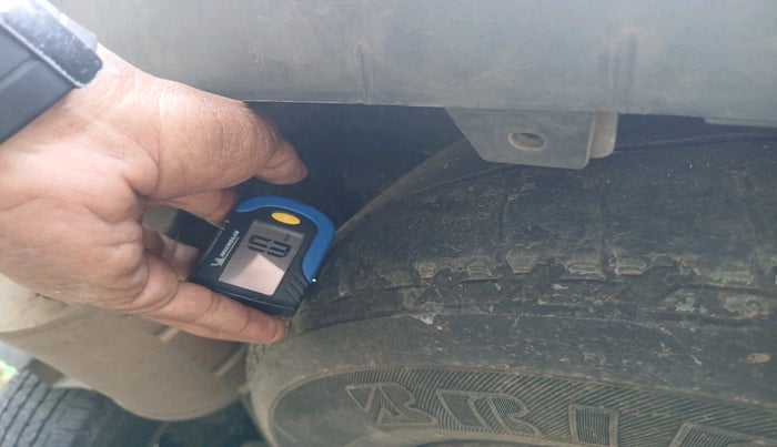 2017 Mahindra XUV500 W10, Diesel, Manual, 1,22,279 km, tyre