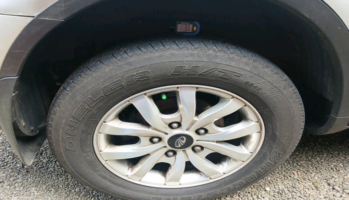 2017 Mahindra XUV500 W10, Diesel, Manual, 1,22,279 km, tyre