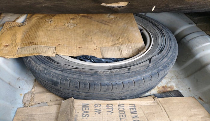 2010 Hyundai Verna VGT CRDI SX 1.5, Diesel, Manual, 2,04,973 km, tyre