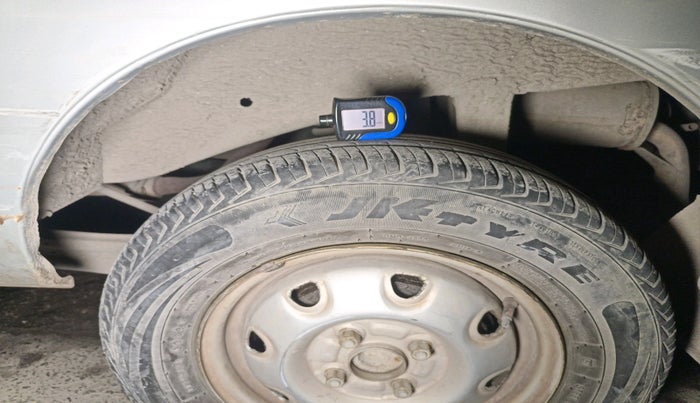 2010 Maruti Eeco 5 STR WITH A/C+HTR, Petrol, Manual, 1,05,129 km, tyre