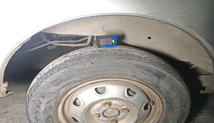 2010 Maruti Eeco 5 STR WITH A/C+HTR, Petrol, Manual, 1,05,129 km, tyre