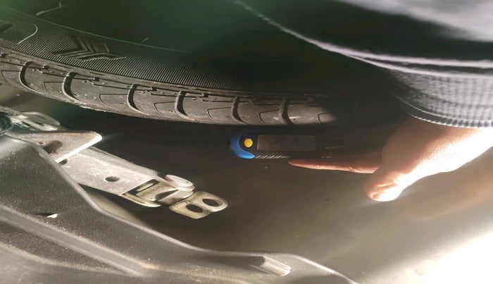 2022 Maruti Dzire ZXI, Petrol, Manual, 32,175 km, tyre