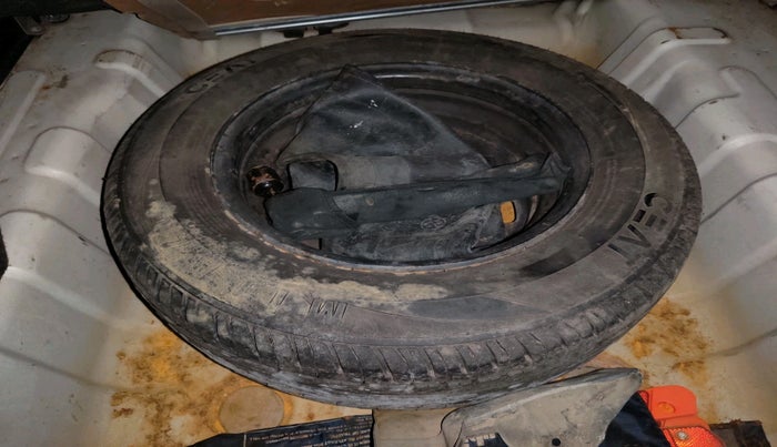 2010 Hyundai Accent EXECUTIVE, Petrol, Manual, 38,103 km, tyre