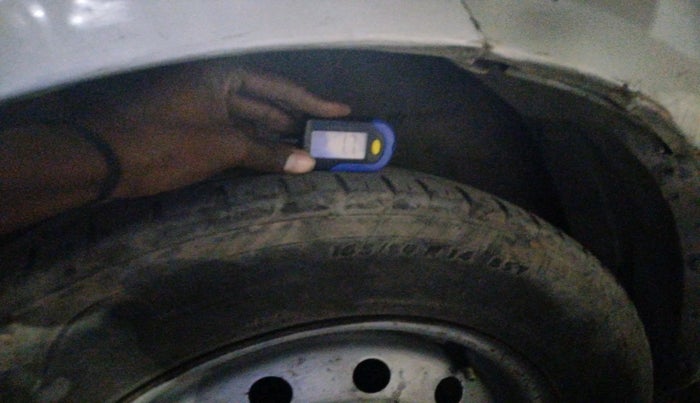 2015 Maruti Swift Dzire LXI, Petrol, Manual, 2,04,990 km, tyre