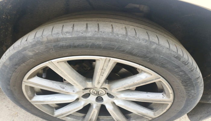 2015 Volvo XC 90 D5 Inscription, Diesel, Automatic, 1,43,159 km, tyre