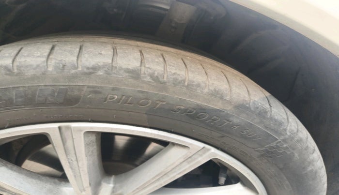 2015 Volvo XC 90 D5 Inscription, Diesel, Automatic, 1,43,159 km, tyre