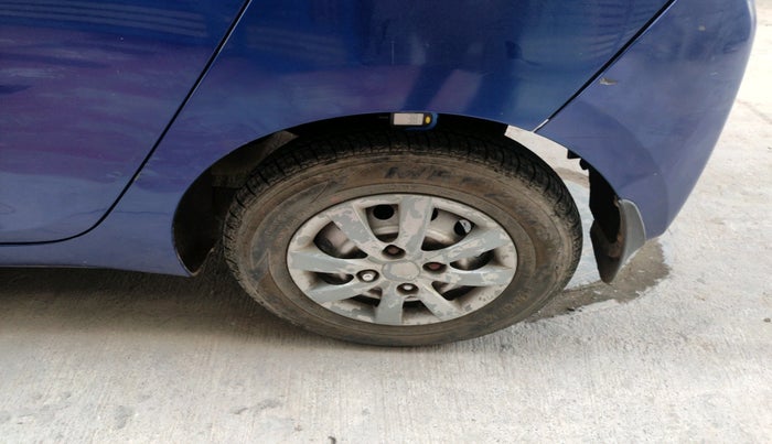 2013 Hyundai Eon ERA +, Petrol, Manual, 85,012 km, tyre