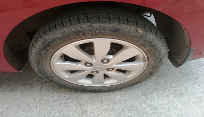 2016 Hyundai Xcent SX 1.2, Petrol, Manual, 9,829 km, tyre