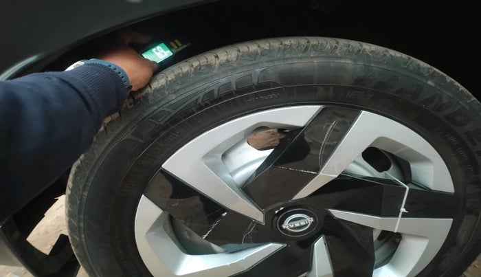 2025 Nissan MAGNITE Visia Plus B4D 1.0 Petrol MT, Petrol, Manual, 3,480 km, tyre