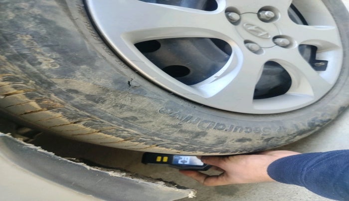 2011 Hyundai Verna FLUIDIC 1.4 VTVT, Petrol, Manual, 1,68,514 km, tyre