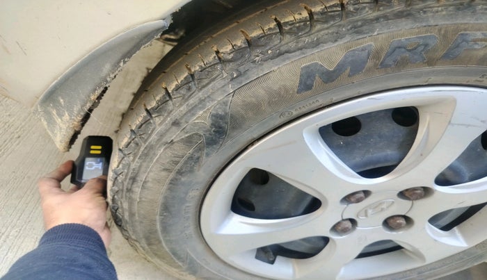 2011 Hyundai Verna FLUIDIC 1.4 VTVT, Petrol, Manual, 1,68,514 km, tyre