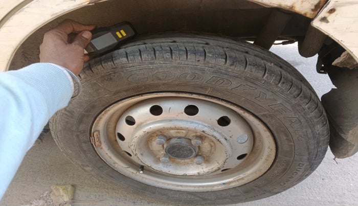 2011 Maruti Wagon R 1.0 LXI CNG, Petrol, Manual, 1,01,618 km, tyre