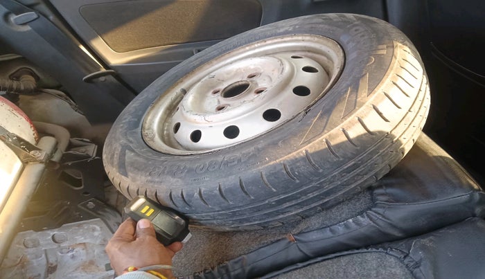 2011 Maruti Wagon R 1.0 LXI CNG, Petrol, Manual, 1,01,618 km, tyre