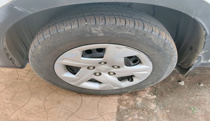 2019 Hyundai VENUE S 1.2, Petrol, Manual, 53,164 km, tyre