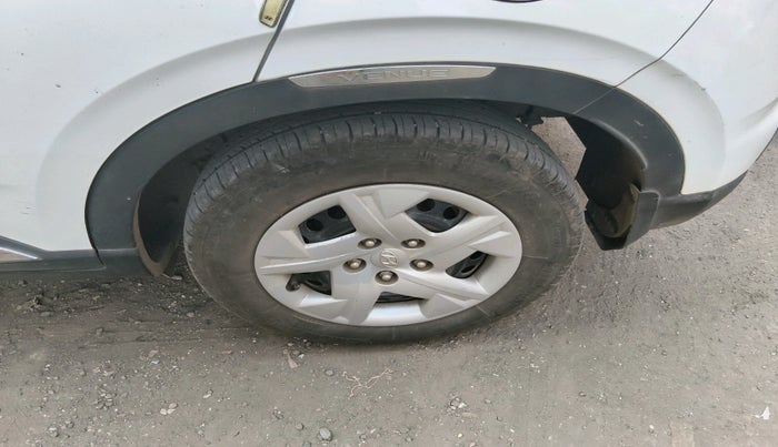 2019 Hyundai VENUE S 1.2, Petrol, Manual, 53,164 km, tyre