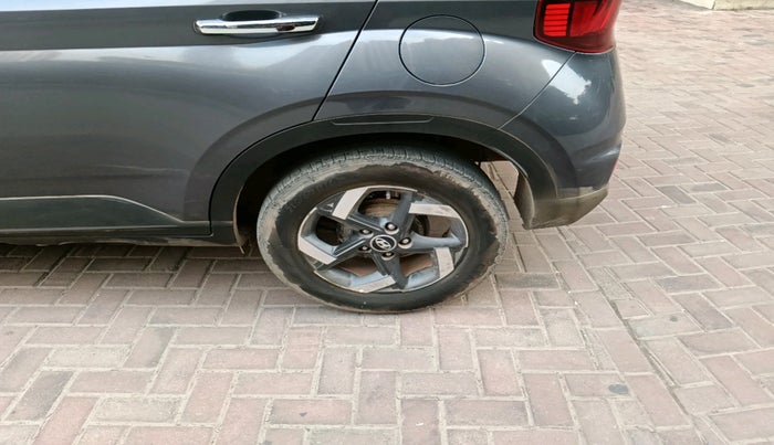 2019 Hyundai VENUE SX PLUS 1.0 TURBO DCT, Petrol, Automatic, 29,557 km, tyre