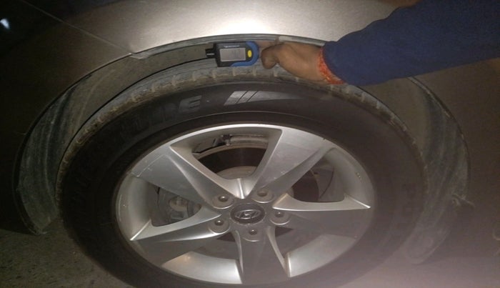 2013 Hyundai New Elantra 1.8 SX MT VTVT, Petrol, Manual, 1,15,465 km, tyre