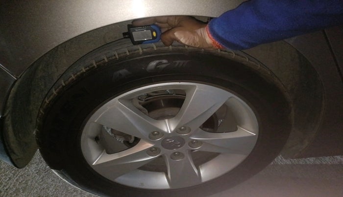 2013 Hyundai New Elantra 1.8 SX MT VTVT, Petrol, Manual, 1,15,465 km, tyre